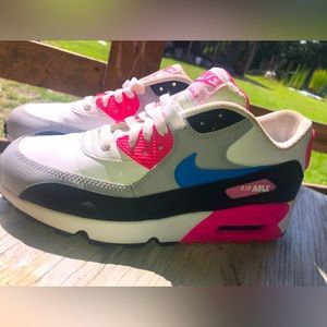 NIKE airmax youth 7/womens 8.5 - 9